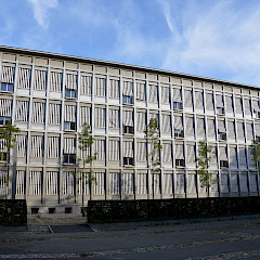 Senkrechtstore, Gymnasium Basel